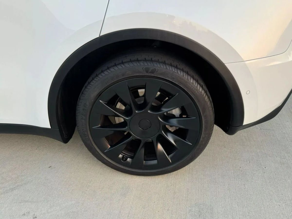 Used 2023 Tesla Model Y Long Range AWD/4WD image 30