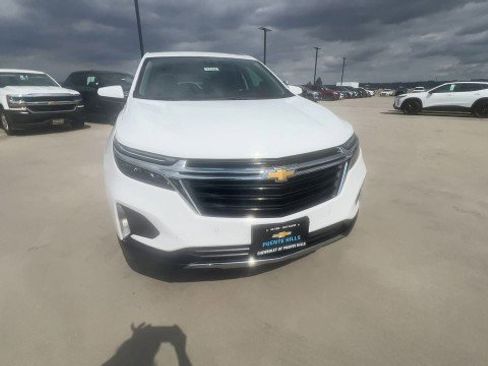 Used 2023 Chevrolet Equinox LT image 3