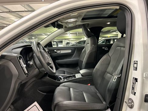 Certified 2026 Volvo XC40 B5 Plus AWD/4WD image 10