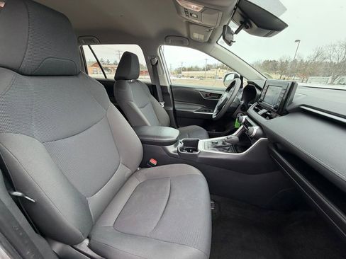 Used 2022 Toyota RAV4 LE image 7