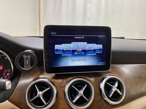 Used 2019 Mercedes-Benz GLA 250 4MATIC image 32