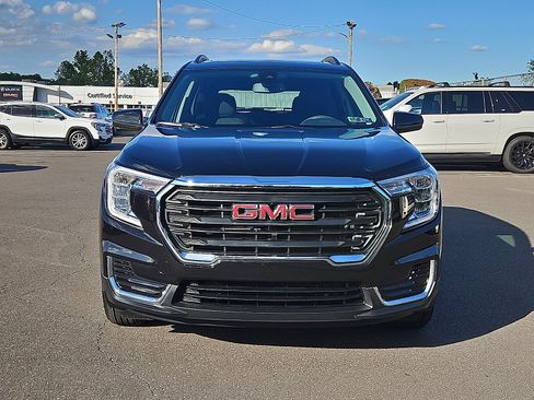 Certified 2022 GMC Terrain SLE w/ Driver Convenience Package image 2