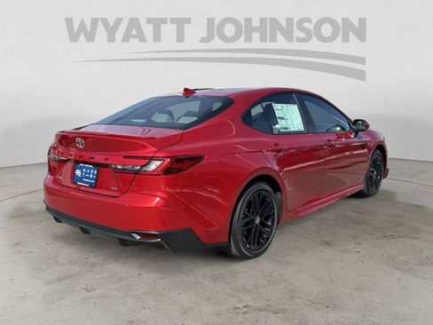 Used 2025 Toyota Camry SE image 5