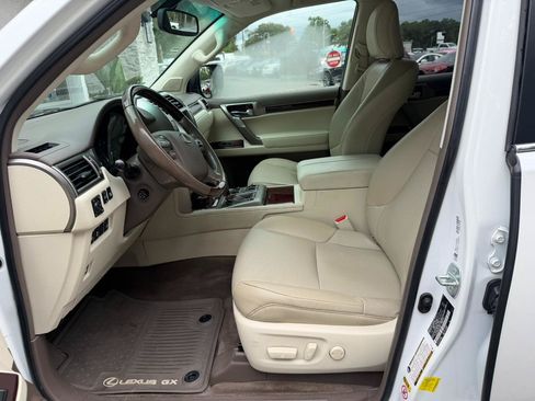 Used 2017 Lexus GX 460 Luxury w/ Preferred Accessory Package AWD/4WD image 22
