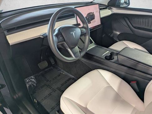 Used 2023 Tesla Model Y Long Range AWD/4WD image 10