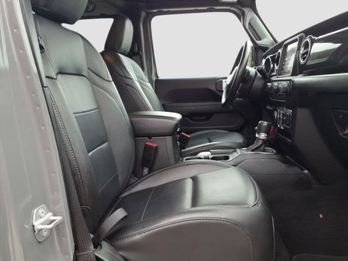 Used 2021 Jeep Wrangler Unlimited Sahara image 9