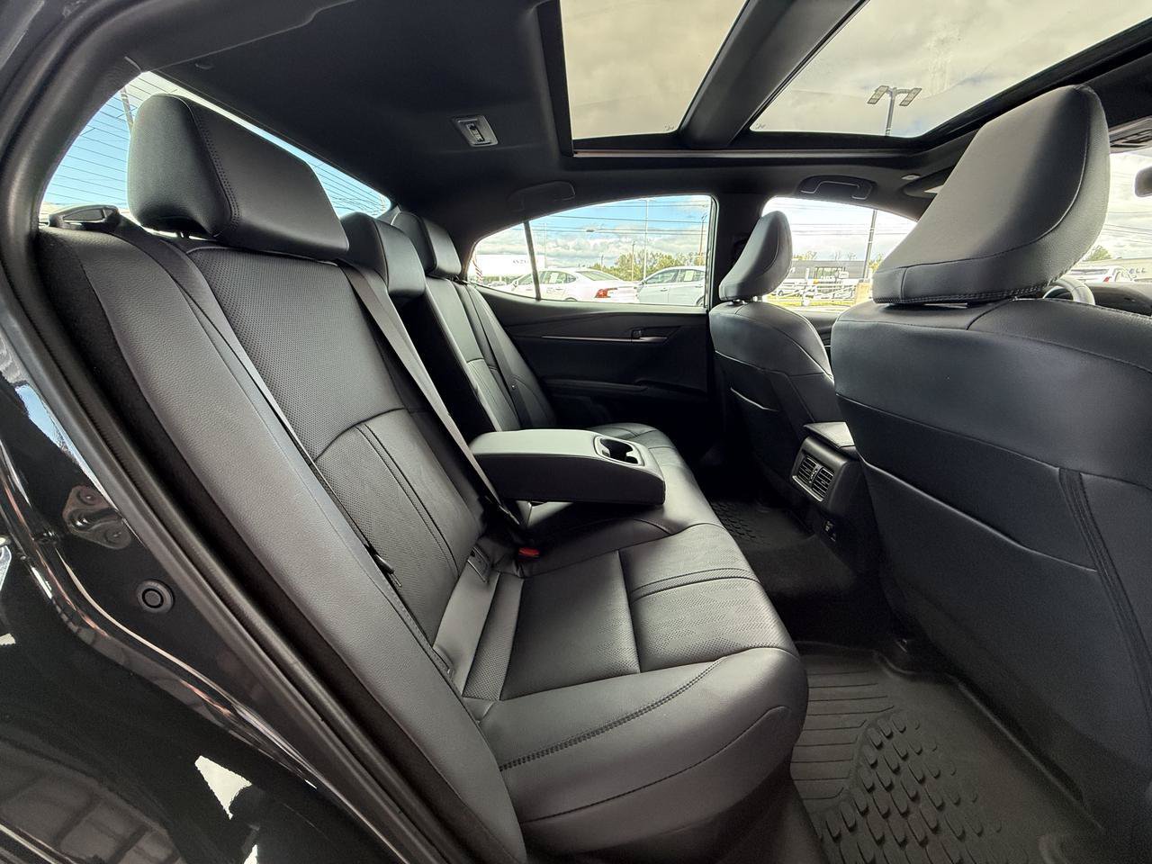 Used 2025 Toyota Camry XSE FWD image 31