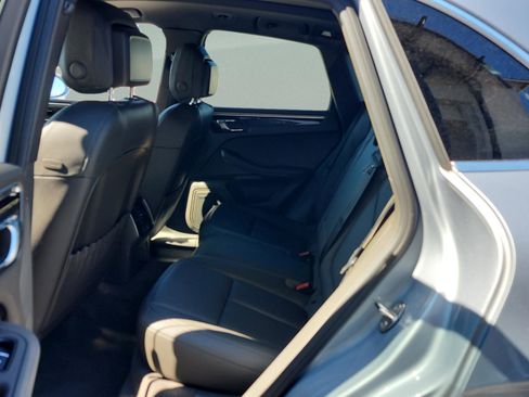 Used 2020 Porsche Macan S image 12