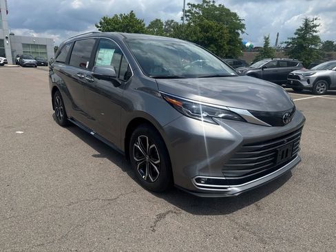 New 2026 Toyota Sienna Platinum AWD/4WD image 9