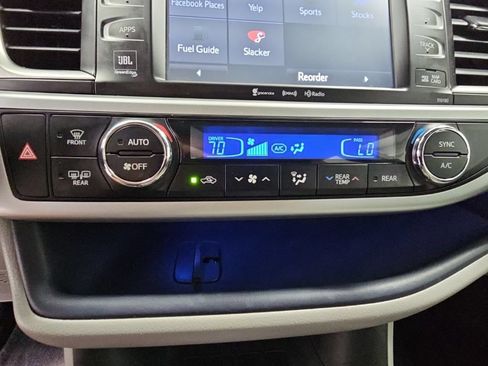 Used 2017 Toyota Highlander Limited FWD image 20