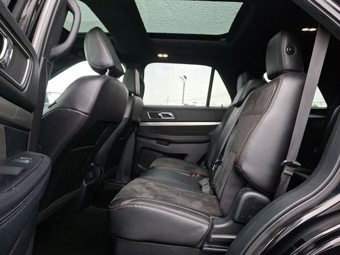 Certified 2018 Ford Explorer XLT AWD/4WD image 10