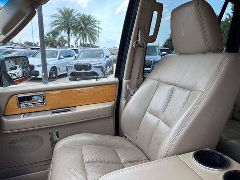 Used 2010 Lincoln Navigator 2WD image 17