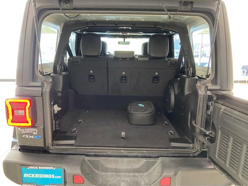 Used 2023 Jeep Wrangler Sahara w/ Cold Weather Group image 10