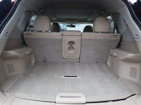 Used 2015 Nissan Rogue SV w/ SV Moonroof Package image 48