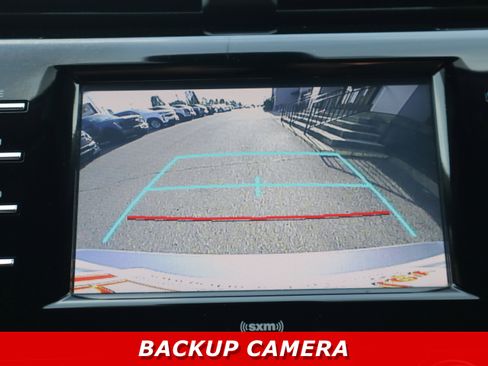 Used 2020 Toyota Camry SE image 19