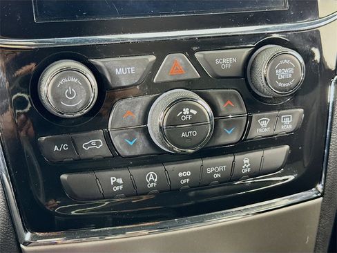 Used 2022 Jeep Grand Cherokee Laredo X image 16