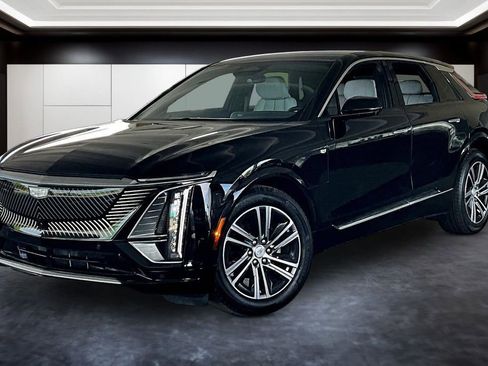 Certified 2024 Cadillac Lyriq Luxury AWD/4WD image 3