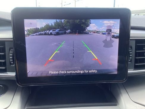 Used 2022 Ford Explorer XLT w/ Equipment Group 202A AWD/4WD image 25