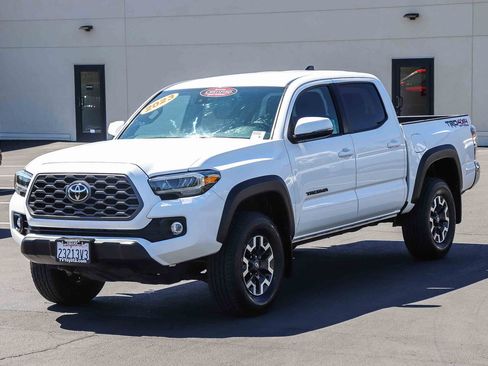 Certified 2023 Toyota Tacoma TRD Off-Road AWD/4WD image 3