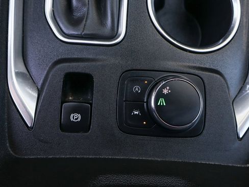 Used 2022 Chevrolet Traverse LT image 39