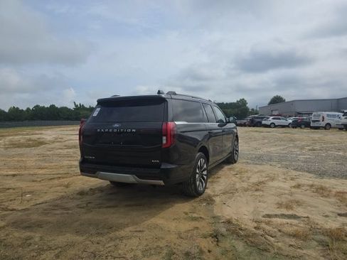 Used 2025 Ford Expedition Max Platinum w/ Driver's Package AWD/4WD image 9