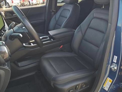 Certified 2025 Chevrolet Equinox LT w/ Convenience Package II FWD image 17