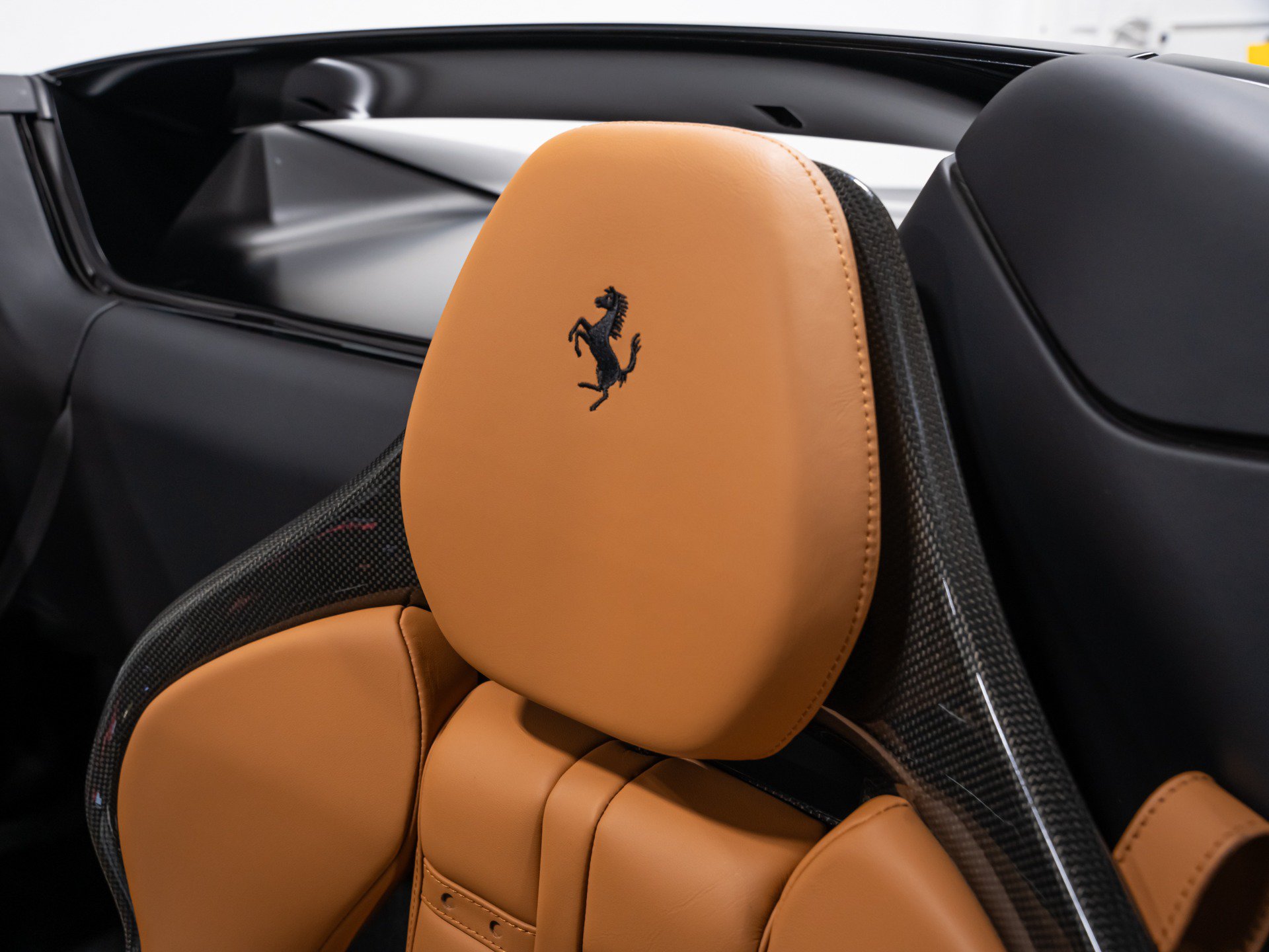 Used 2023 Ferrari 296 GTS RWD image 53