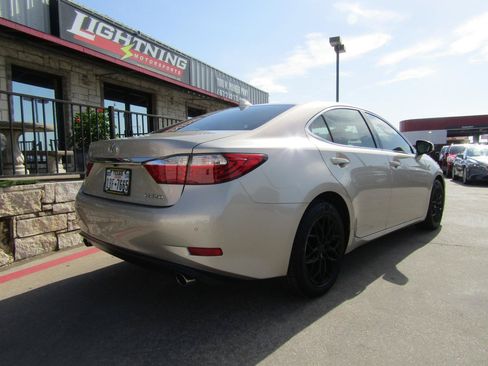 Used 2015 Lexus ES 350 w/ Premium Package FWD image 4