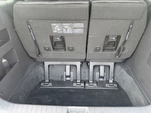 Used 2025 Kia Carnival image 18