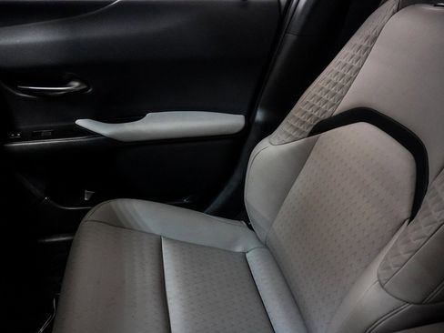 Used 2020 Lexus UX 200 image 26