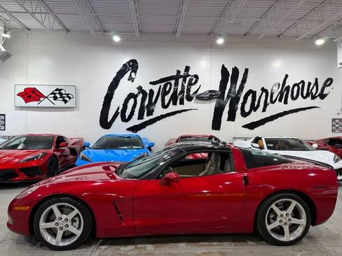 Used 2005 Chevrolet Corvette Coupe w/ Preferred Equipment Group RWD image 2