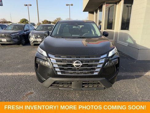 Used 2024 Nissan Rogue S image 2