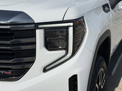 Used 2022 GMC Sierra 1500 AT4 w/ AT4 Premium Package image 11