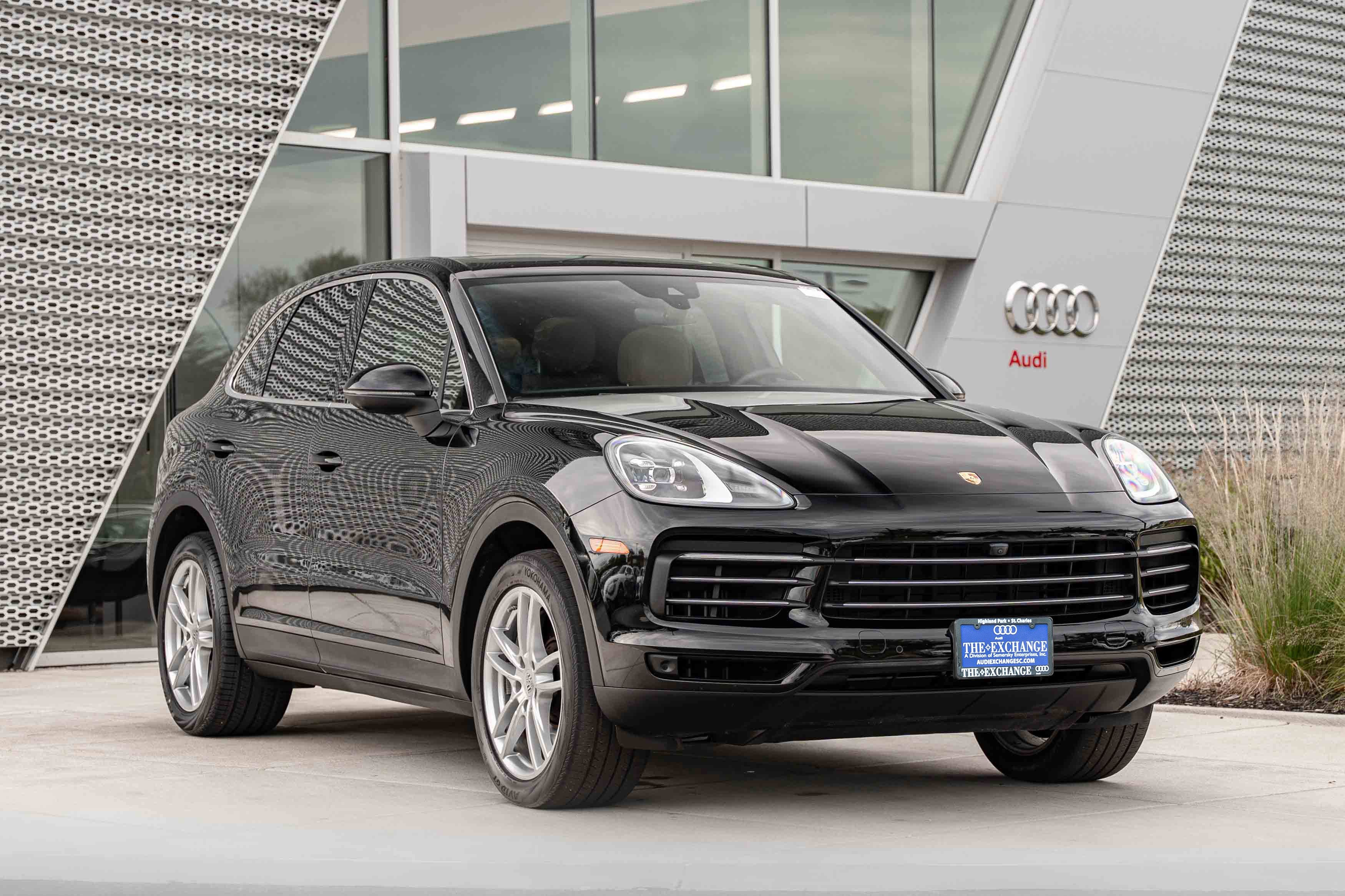 Used 2023 Porsche Cayenne AWD/4WD image 1