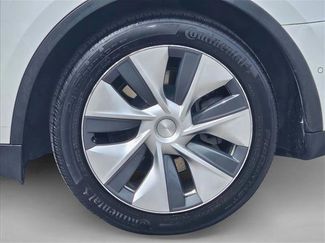 Used 2021 Tesla Model Y 2WD video 4