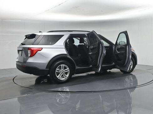 Certified 2022 Ford Explorer XLT RWD image 6