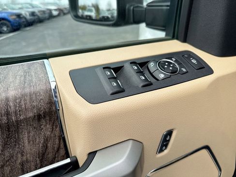 Used 2017 Ford F250 Lariat w/ Chrome Package image 21