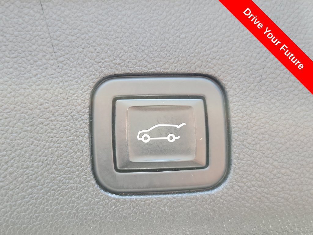 Used 2023 GMC Yukon XL Denali Ultimate AWD/4WD image 28