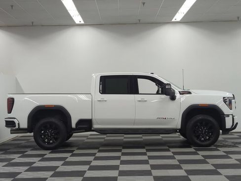 Used 2026 GMC Sierra 2500 AT4 w/ Technology Package AWD/4WD image 8