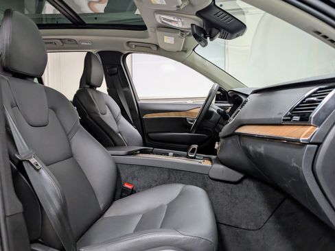 Used 2025 Volvo XC90 B6 Plus image 29