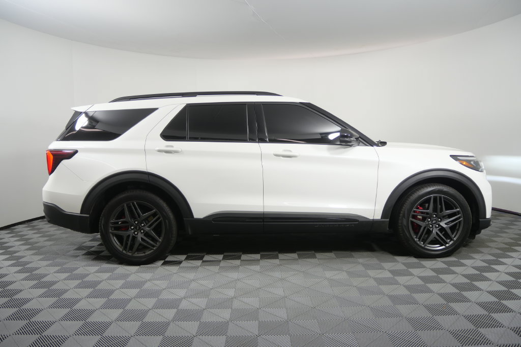 Used 2025 Ford Explorer ST w/ Sun And Sound Package AWD/4WD image 3