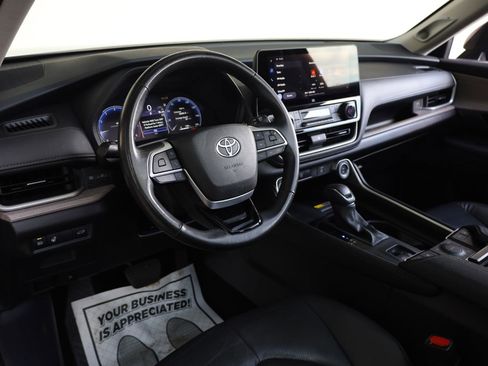 Used 2025 Toyota Grand Highlander AWD image 14