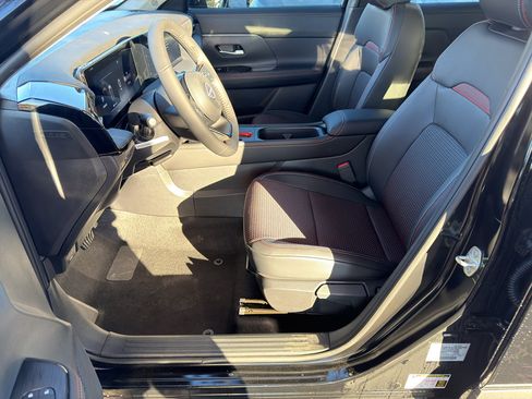 New 2026 Nissan Kicks SR w/ Cold Weather Package image 16