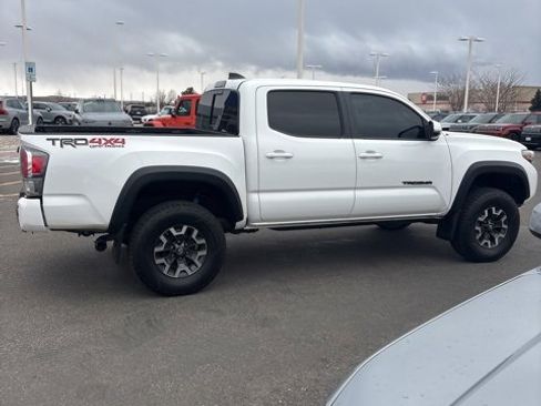 Used 2020 Toyota Tacoma TRD Off-Road image 2