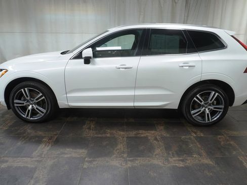 Used 2021 Volvo XC60 T5 Momentum w/ Premium Package AWD/4WD image 9