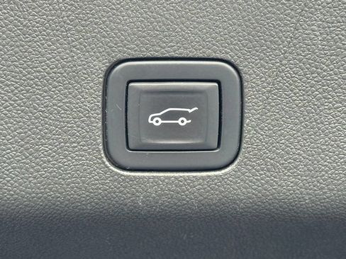 Certified 2022 Cadillac Escalade ESV Premium Luxury AWD/4WD image 38
