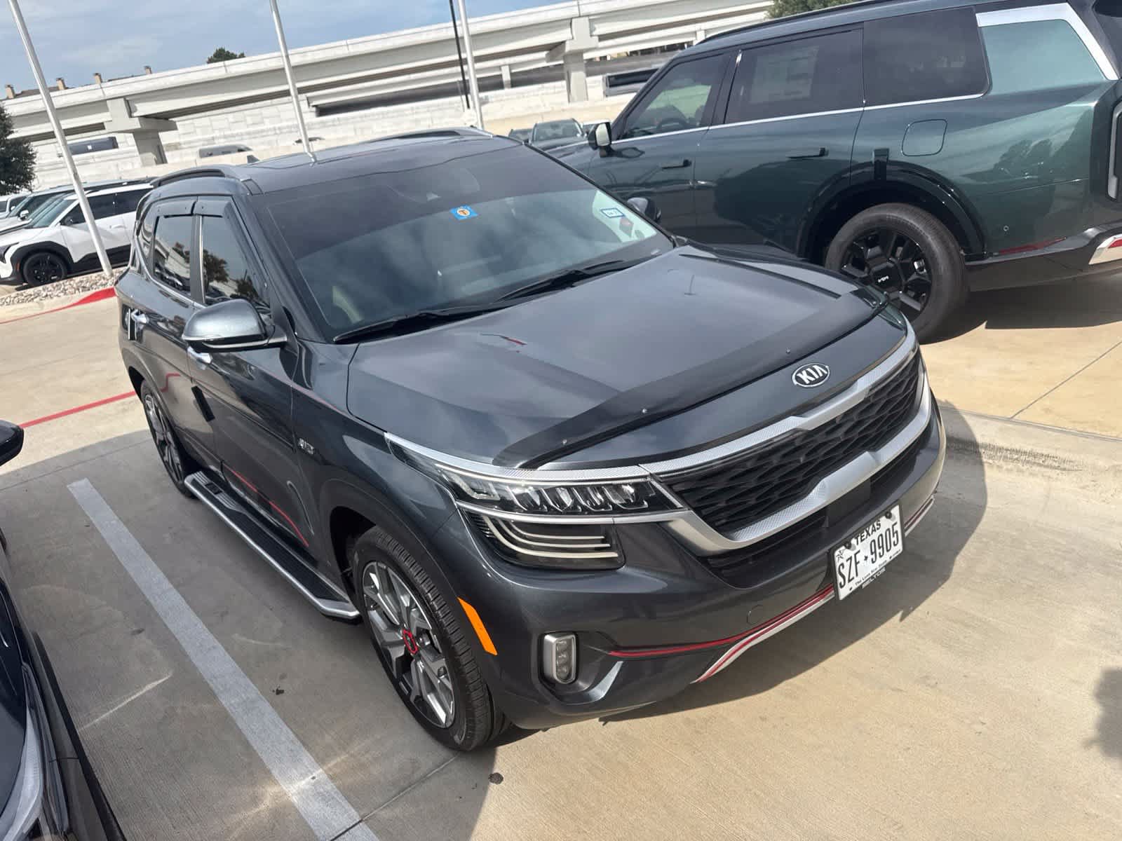 Certified 2021 Kia Seltos SX w/ SX Sunroof Package AWD/4WD image 3