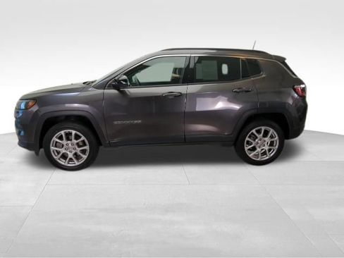 Used 2023 Jeep Compass Latitude AWD/4WD image 4