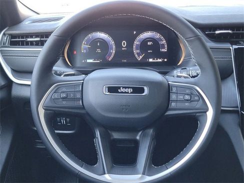 New 2025 Jeep Grand Cherokee Altitude image 31