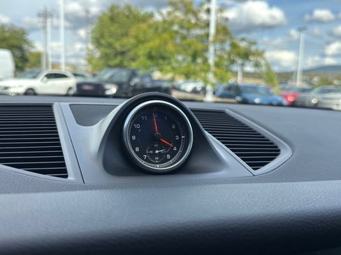 Used 2018 Porsche Macan AWD/4WD image 21